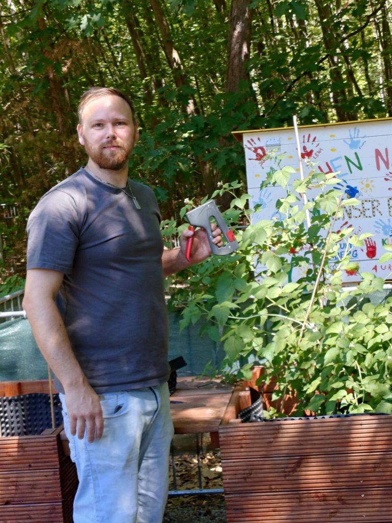 Der Kleingartenverein IDEAL e.V. unterstützt Pflanzaktion im Garten des Klabautermann e.V.